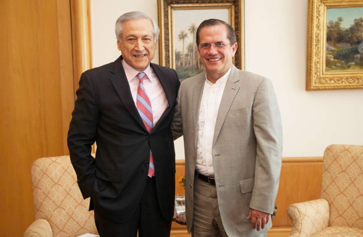 Heraldo Mu&ntilde;oz (izquierda), canciller de Chile junto a Ricardo Pati&ntilde;o, canciller del Ecuador. Foto: Archivo/El Tel&eacute;grafo