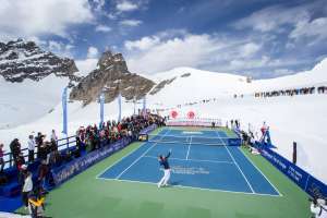 Roger Federer y Lindsey Vonn jugaron en el glaciar Aletsch, que est&aacute; ubicado en el espacio Jungfrau-Aletsch-Bietschhorn al sur de Suiza. Foto: Tomada del Facebook de Lindt Chocolate World