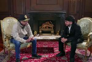 El presidente de Colombia, Gustavo Petro, en la entrevista con 'streamer' Luis Fernando Villa &Aacute;lvarez, conocido como Westcol, este jueves en Bogot&aacute; (Colombia).