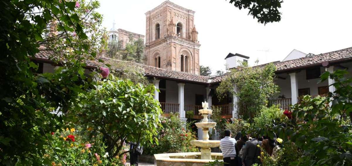 Interior del claustro del Carmen del Asunci&oacute;n en Cuenca. Las religiosas casi no tienen contacto con el mundo exterior, ellas se dedican exclusivamente a sus actividades en el convento.