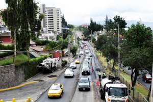 La repavimentaci&oacute;n y adecuaci&oacute;n de alcantarillas en la Mariscal Sucre contin&uacute;a. Foto: John Guevara  |  El Tel&eacute;grafo