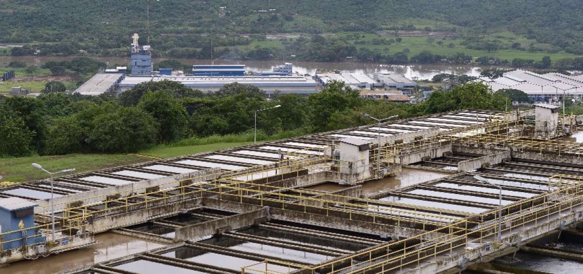 La planta La Toma, ubicada en el km 26 de la v&iacute;a a Daule, potabiliza diariamente 968.750 metros c&uacute;bicos de agua.