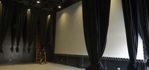 La nueva sala Mu&eacute;gano, con el proyecto de cambio y renovaci&oacute;n de equipos, cuenta ahora con una pantalla de cine donada por Cinemark.