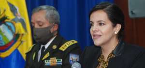 Ministra de Gobierno alerta sobre irregularidades en el Isspol