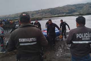 Tres personas fallecieron tras el naufragio de una embarcación en la laguna de Colta