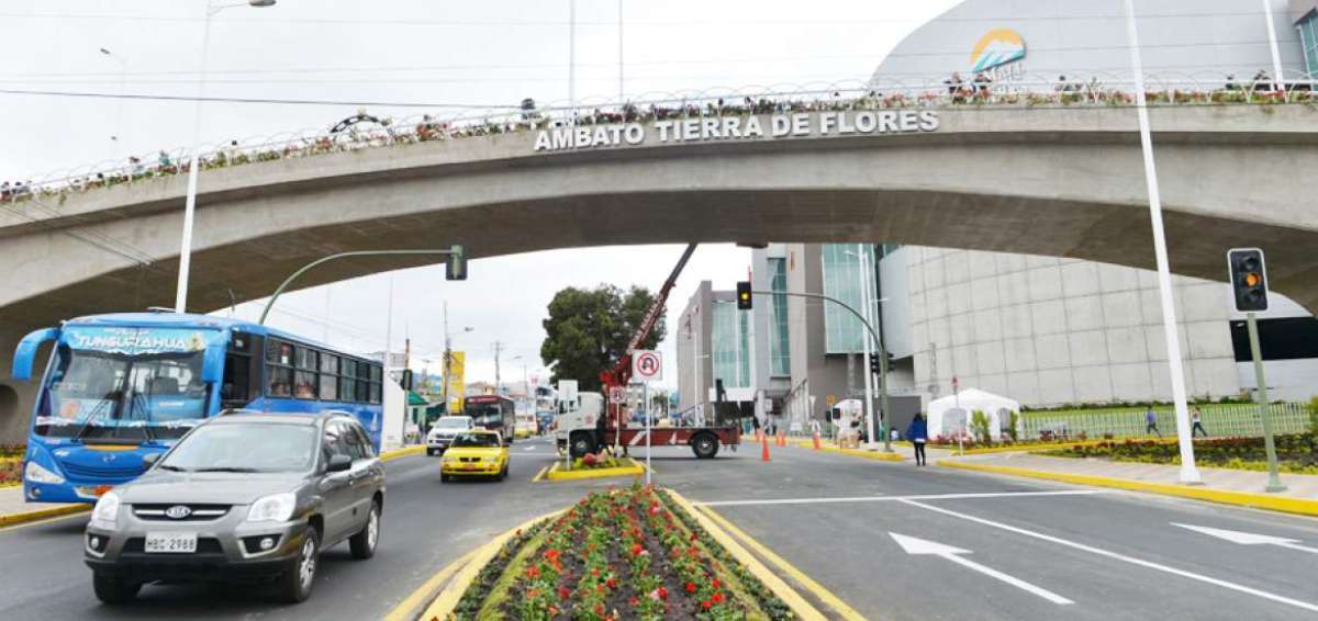Los embotellamientos en Ambato se combaten con tres obras