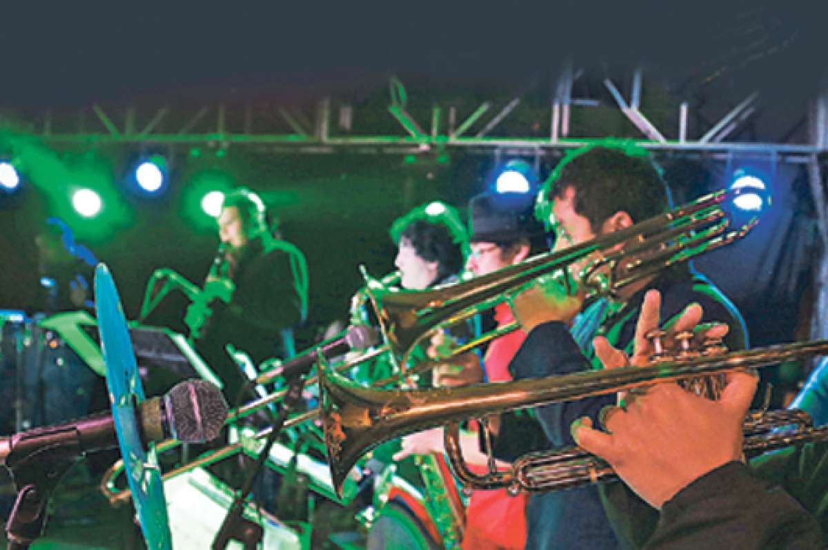 La banda est&aacute; formada por Esteban Portugal, Pa&uacute;l Caraguay, Jos&eacute; Pino, Gandy Rubio, Sebasti&aacute;n Segovia, Andr&eacute;s Enr&iacute;quez, Fabricio Fonseca, David Nenger, David Minda y Andr&eacute;s L&oacute;pez. Foto: Cortes&iacute;a