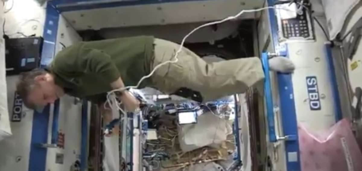 Realizan primer 'Mannequin Challenge' desde el espacio