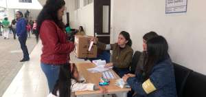 La ciudadan&iacute;a lojana se present&oacute; en las urnas. El voto en el colegio Bernardo Valdiviezo se realiza con normalidad.