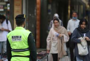 Denuncian el uso de drones e identificación facial a mujeres que no usen hiyab.