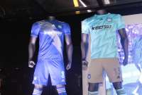 Emelec presentó su nueva indumentaria para este 2022