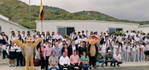 Alumnos beneficiarios del programa en Manab&iacute;. 