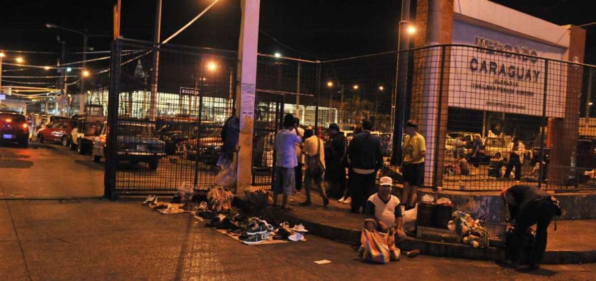 El comercio, el movimiento urbano de la madrugada