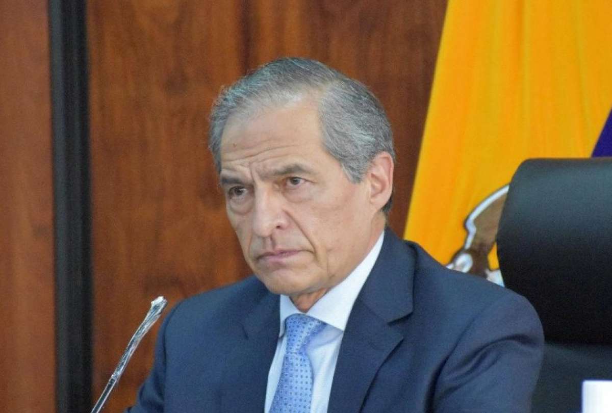 De manera irrevocable, Fernando Muñoz renunció a su cargo como juez del TCE
