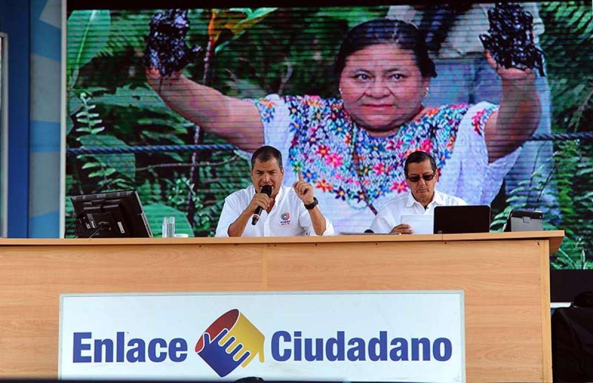 Rigoberta Mench&uacute;, premio Nobel de la Paz (1992) estuvo invitada al Enlace Ciudadano donde habl&oacute; de su visita a Sushufindi para constatar el da&ntilde;o ambiental causado por Chevron.  FOTO: Flickr Presidencia