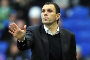 El uruguayo Gustavo Poyet estar&aacute; al menos 2 temporadas m&aacute;s en el Sunderland. Foto:Internet