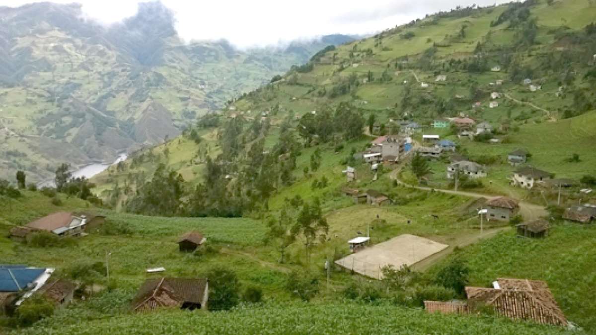 Las hidroel&eacute;ctricas ponen a so&ntilde;ar a los habitantes de Pindilig