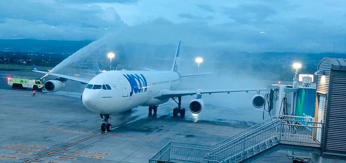 El vuelo inaugural lleg&oacute; a las 18:30 al Aeropuerto Mariscal Sucre en Tababela. Autoridades dieron la bienvenida a la compa&ntilde;&iacute;a.