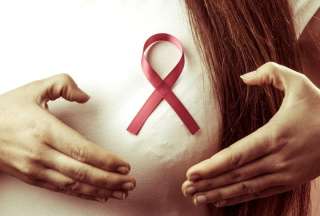 ¿Las mujeres que tienen cáncer de mama pueden dar de lactar?