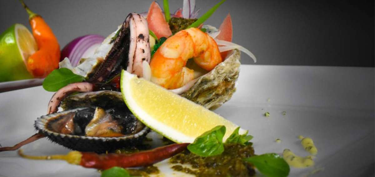Este plato que fusiona ostras con pulpo, camar&oacute;n, concha y vegetales ser&aacute; parte del men&uacute; que presentar&aacute; el festival en General Villamil, Km 5.5 V&iacute;a Data.  