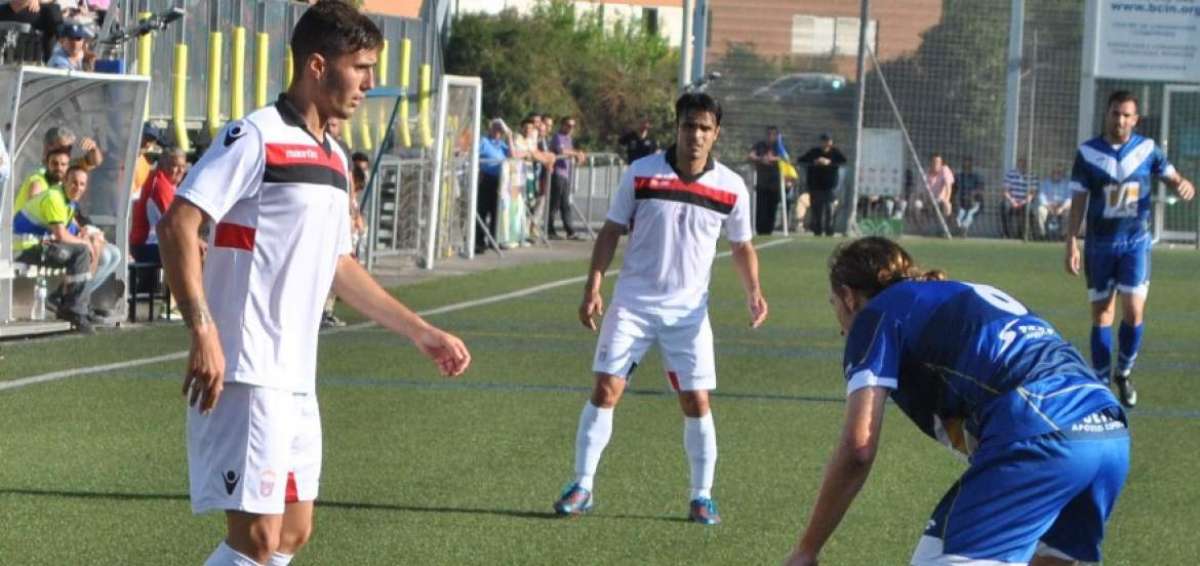 Guardiola (i), de 24 a&ntilde;os, hab&iacute;a publicado en 2013 mensajes en Twitter en los que apoyaba al eterno rival del Barcelona: Real Madrid.