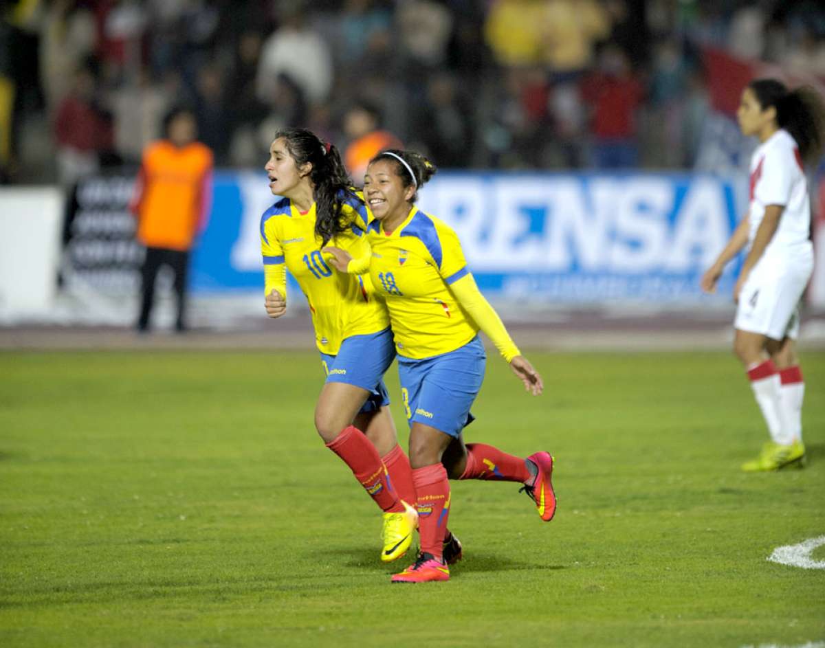 Con un gol de Adriana Barr&eacute;, a los 92 minutos, la selecci&oacute;n de f&uacute;tbol nacional se impuso a Per&uacute; en el debut de la Copa Am&eacute;rica Femenina. 
