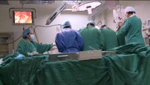 La cirug&iacute;a realizada en el hospital Teodoro Maldonado Carbo fue exitosa. Foto tomada del Twitter @IESSHTMC.