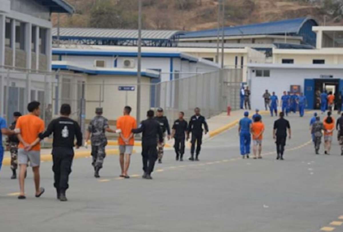 La emergencia obligó a la activación de los protocolos de control, búsqueda y contención dentro y fuera del centro penitenciario.