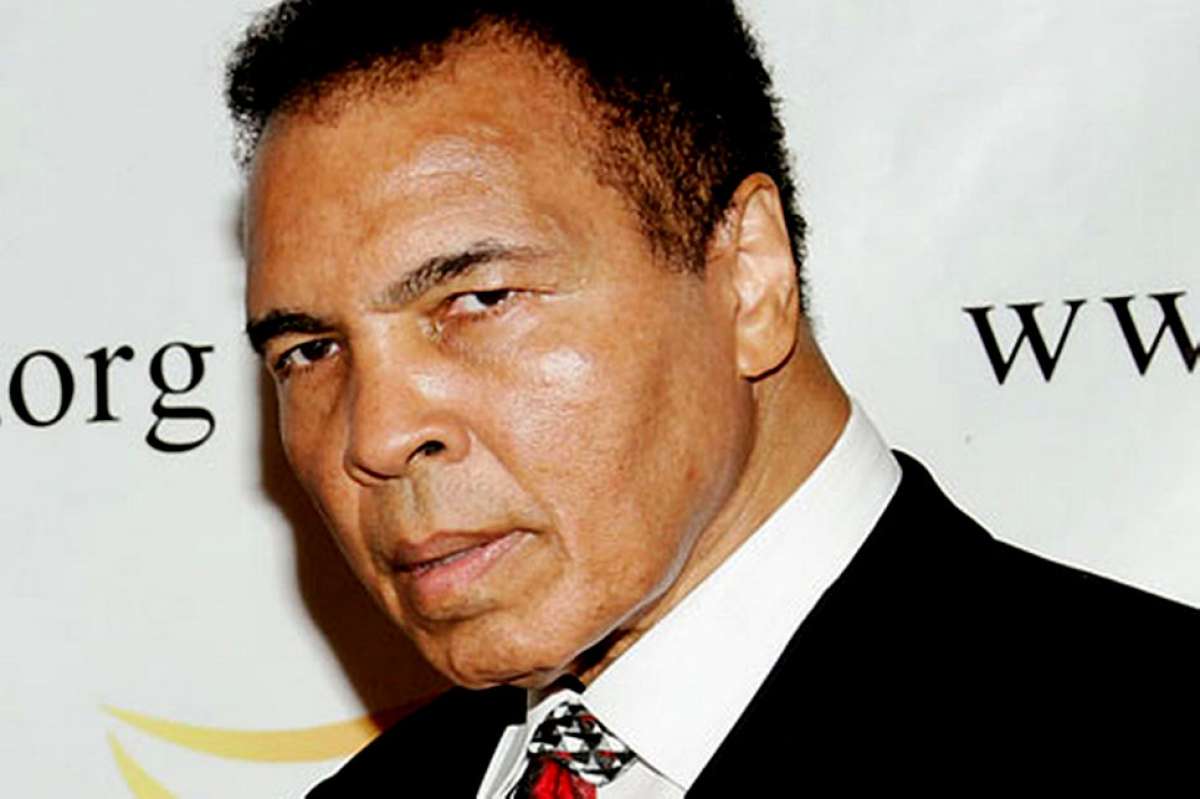 Muhammad Ali hospitalizado por una neumon&iacute;a "leve"
