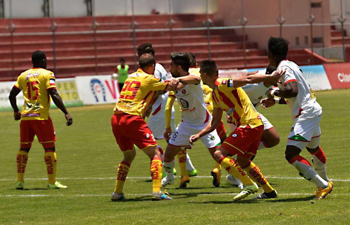 Aucas no pudo mantenerse como l&iacute;der solitario. Foto: Roberto Chavez 