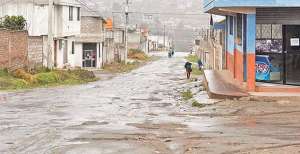 Las calles del barrio Rancho San Antonio Alto, , son de tierra y cuando llueve son intransitables. Miguel Jim&eacute;nez / El Tel&eacute;grafo