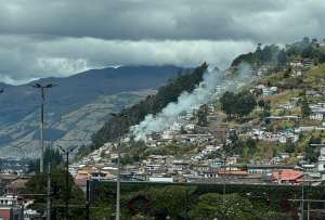 Un incendio se registró la mañana de este 26 de agosto en el Centro Histórico de Quito. El ECU 911 activó de inmediato a los bomberos.