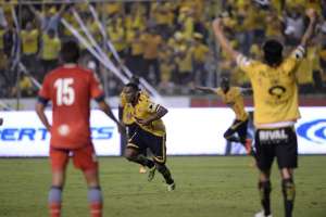 Cristian Su&aacute;rez (centro) fue autor del &uacute;nico tanto el domingo pasado ante El Nacional, en el Monumental. Foto: Karly Torres / El Tel&eacute;grafo.