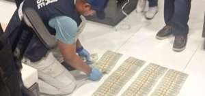 En el operativo liderado por la Fiscal&iacute;a General del Estado en Samborond&oacute;n se decomis&oacute; dinero en efectivo.