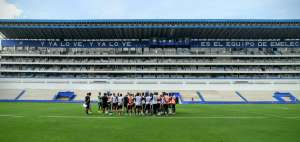 Emelec entren&oacute; en casa