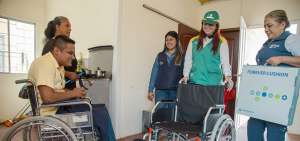 Las brigadistas brindaron atenci&oacute;n domiciliaria a las personas con discapacidades en Nobol (Guayas). Galenos del sistema p&uacute;blico de salud colaboran en asistencia integral de los beneficiarios.   