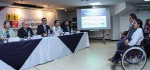 Autoridades del CJ y de Conadis durante una conferencia de prensa.