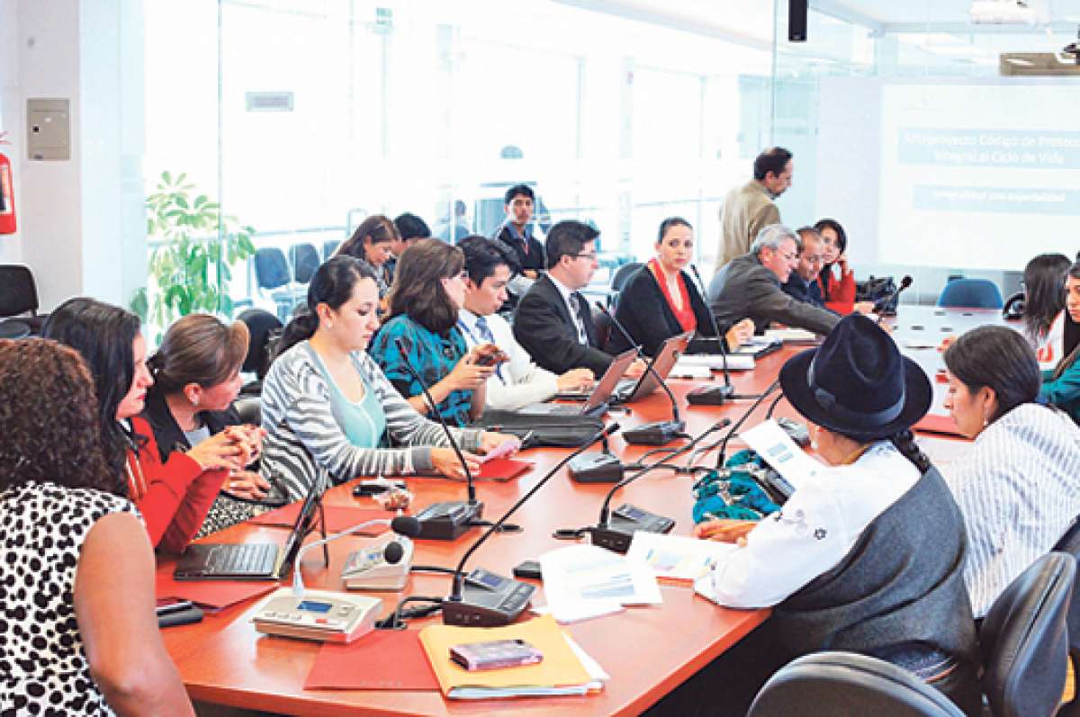 La reforma tambi&eacute;n prev&eacute; mejorar el trabajo de las comisiones legislativas. Foto: Archivo 
