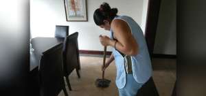 De cada 100 horas, las mujeres destinan 54 horas m&aacute;s a tareas dom&eacute;sticas y de cuidado que los hombres.