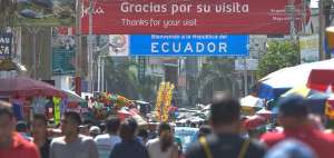 Los d&iacute;as de descanso decretados por el Gobierno motivaron a guayaquile&ntilde;os, azuayos y riobambe&ntilde;os a trasladarse a Aguas Verdes para hacer compras, especialmente de ropa y calzado, debido a los bajos precios.