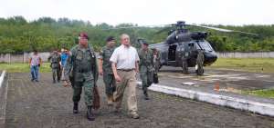 El nuevo ministro de Defensa Nacional, Oswaldo Jarr&iacute;n, visit&oacute; ayer la provincia de Esmeraldas, donde se reuni&oacute; con los mandos militares encargados de los operativos para restaurar la seguridad en la zona.