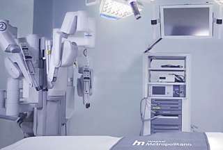 En Quito, reconocido médico de EE.UU., realizará una cirugía robótica ginecológica
