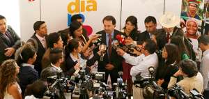 Los comunicadores debatieron ayer sobre tres ejes en Ciespal. Los due&ntilde;os de medios privados desistieron de participar. Uno de los planteamientos fue reformar el p&eacute;nsum en las universidades. Foto: Mario Egas