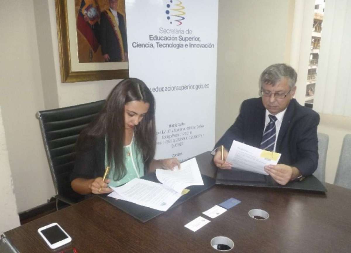 Los beneficiarios de la beca estar&aacute;n en programas y proyectos de investigaci&oacute;n cient&iacute;fica. Foto: Marco Antonio Piza / El Tel&eacute;grafo 