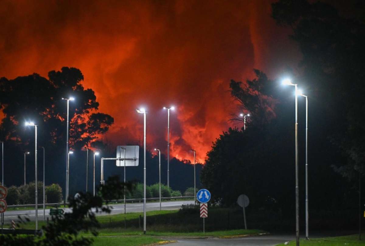 Una fuerte explosión en polo industrial cerca del principal aeropuerto de Argentina