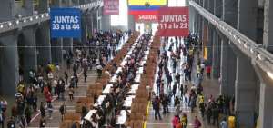 Hasta las 11:00 de Espa&ntilde;a (04:00 de Ecuador) se hab&iacute;an acercado 14.000 personas para votar. 