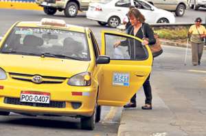 Tanto taxistas como usuarios est&aacute;n inconformes. Unos 600 conductores ya han sido sancionados. Foto: Diana Vera/ El Tel&eacute;grafo 