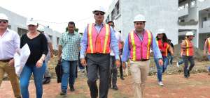 El presidente Rafael Correa constat&oacute; el avance de un 90% en la unidad del milenio en el norte de Guayaquil.