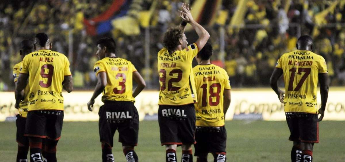 Barcelona gole&oacute; en la Noche Amarilla con la complicidad de Forl&aacute;n