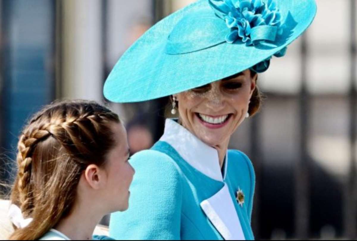 La princesa de Gales, Kate Middleton, hizo su esperada reaparición pública con un gesto cargado de simbolismo hacia la recordada princesa Diana. El emotivo momento tuvo lugar durante el Trooping the Colour 2025.
